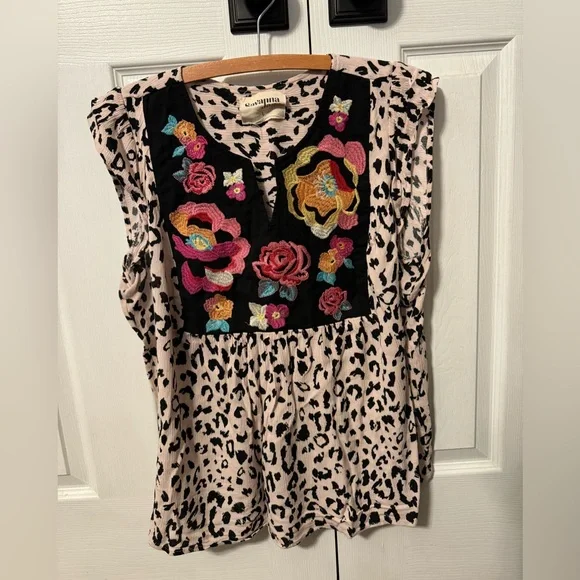 Fun & Bold Boutique Top - Picture 1 of 4